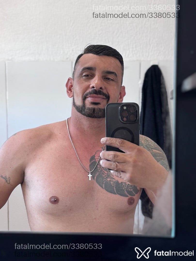 Acompanhante homem com cabelo castanho de olhos castanhos em Sorocaba Acompanhante homem com cabelo castanho de olhos castanhos em Sorocaba - Danilo