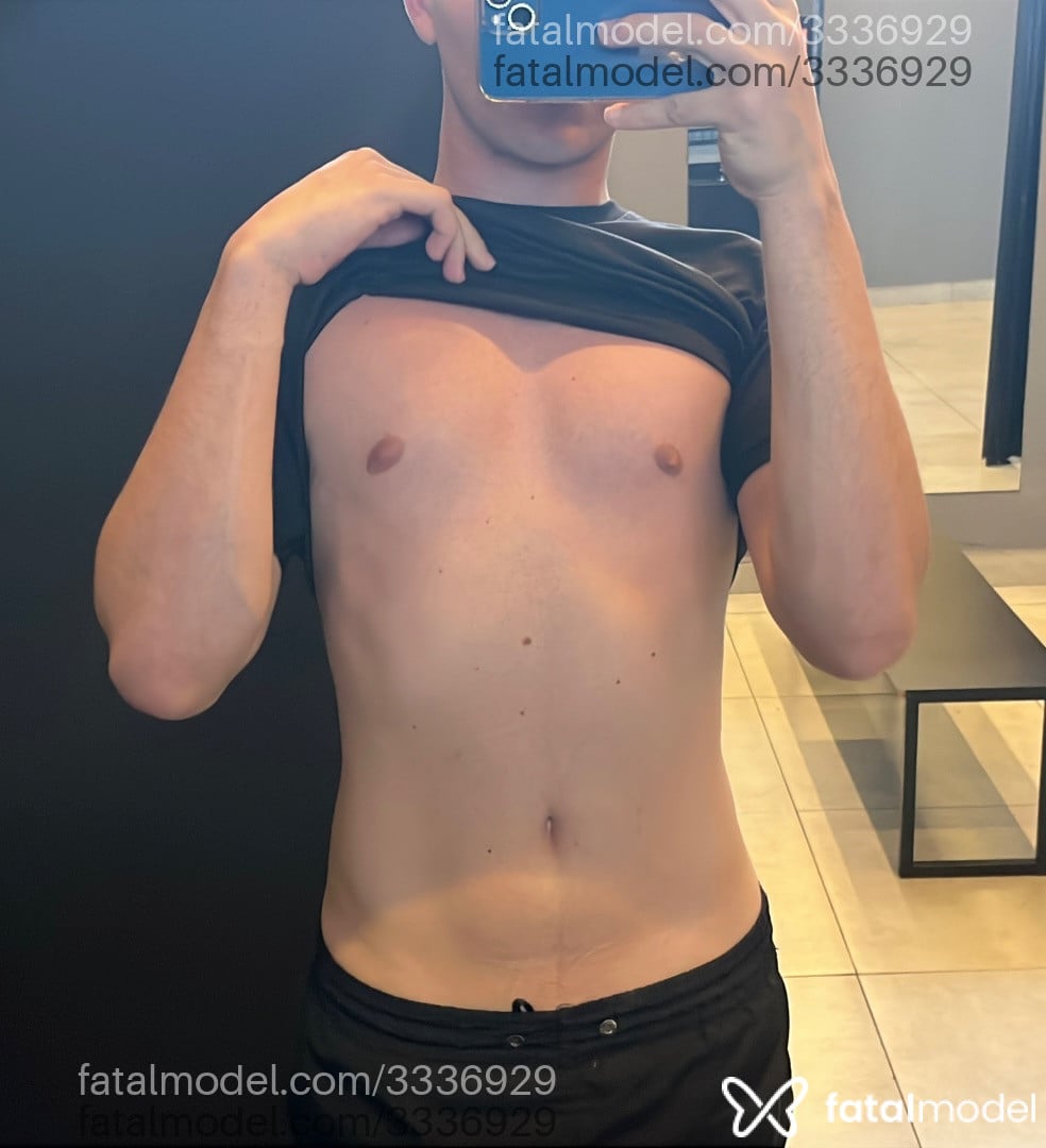 Acompanhante homem com cabelo castanho de olhos verdes em Taubaté - Willian