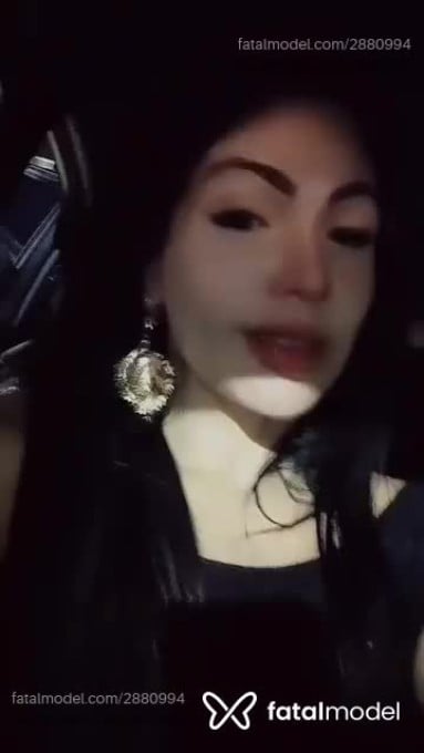 Acompanhante mulher com cabelo colorido de olhos castanhos em Armação dos Búzios - Paola Lovatelli