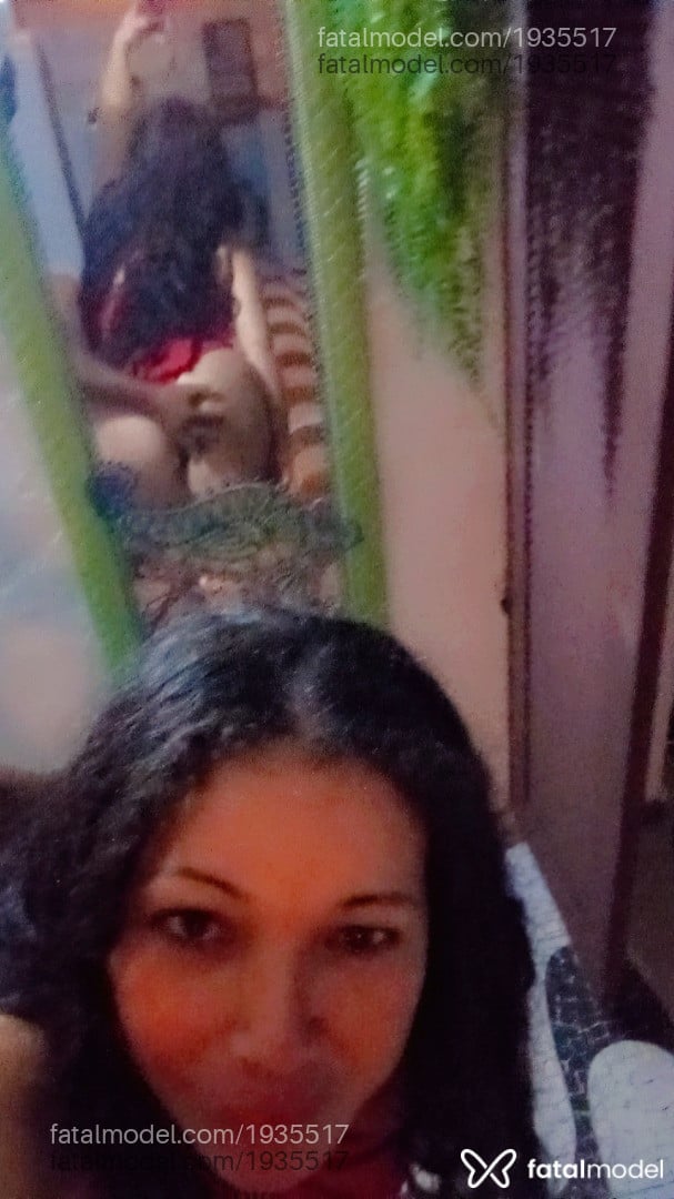 Acompanhante mulher com cabelo castanho de olhos mel em Atibaia - Cristal