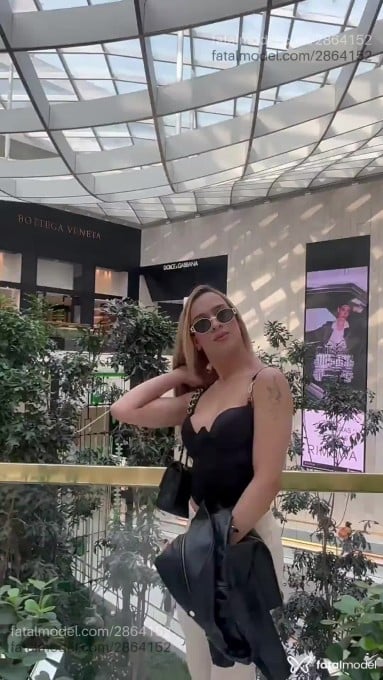 Acompanhante mulher trans loira (o) de olhos pretos - Annelise Acompanhante mulher trans loira (o) de olhos pretos - Annelise
