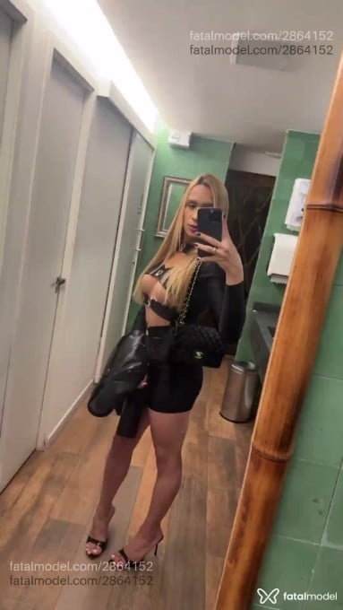 Acompanhante mulher trans loira (o) de olhos pretos - Annelise Acompanhante mulher trans loira (o) de olhos pretos - Annelise