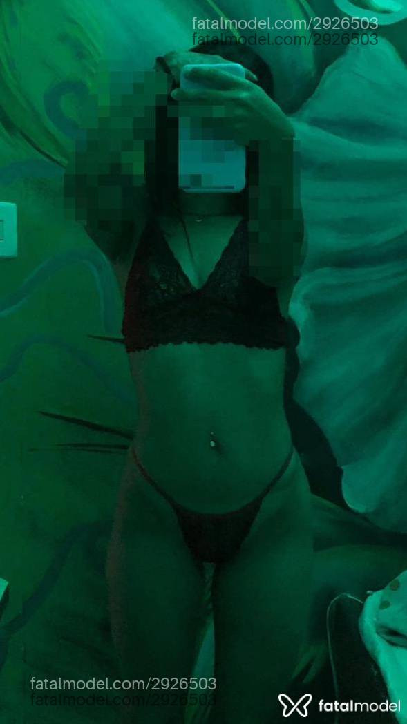Acompanhante mulher morena (o) de olhos castanhos em Virtual Acompanhante mulher morena (o) de olhos castanhos em Virtual - Caroline