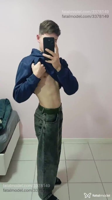 Acompanhante homem com cabelo castanho de olhos verdes em Criciúma Acompanhante homem com cabelo castanho de olhos verdes em Criciúma - Felipe
