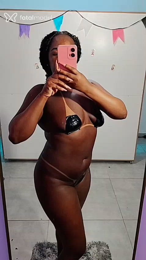Acompanhante mulher com cabelo castanho de olhos pretos - Paola