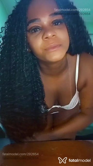 Acompanhante mulher com cabelo castanho de olhos pretos em Nova Friburgo - Paola