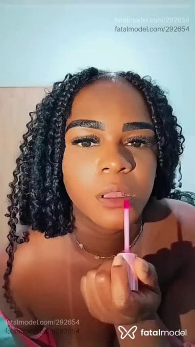 Acompanhante mulher com cabelo castanho de olhos pretos em Nova Friburgo - Paola