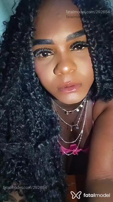 Acompanhante mulher com cabelo castanho de olhos pretos em Nova Friburgo - Paola