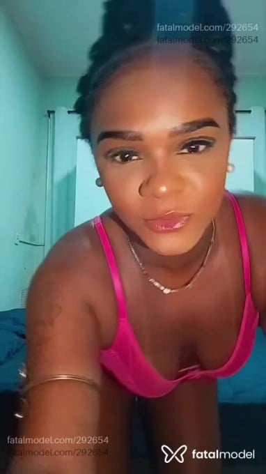 Acompanhante mulher com cabelo castanho de olhos pretos em Nova Friburgo - Paola