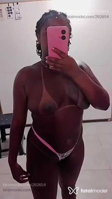 Acompanhante mulher com cabelo castanho de olhos pretos em Nova Friburgo - Paola