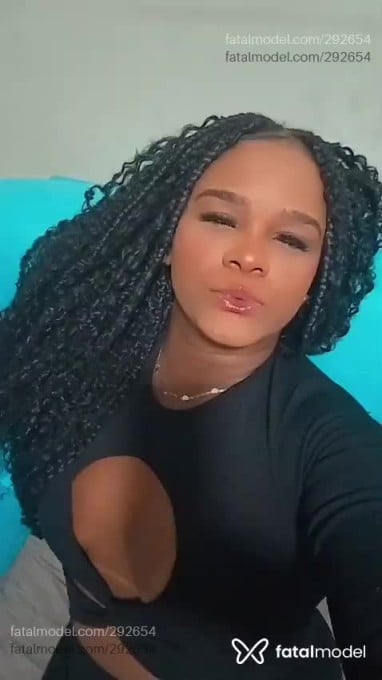 Acompanhante mulher com cabelo castanho de olhos pretos em Nova Friburgo - Paola