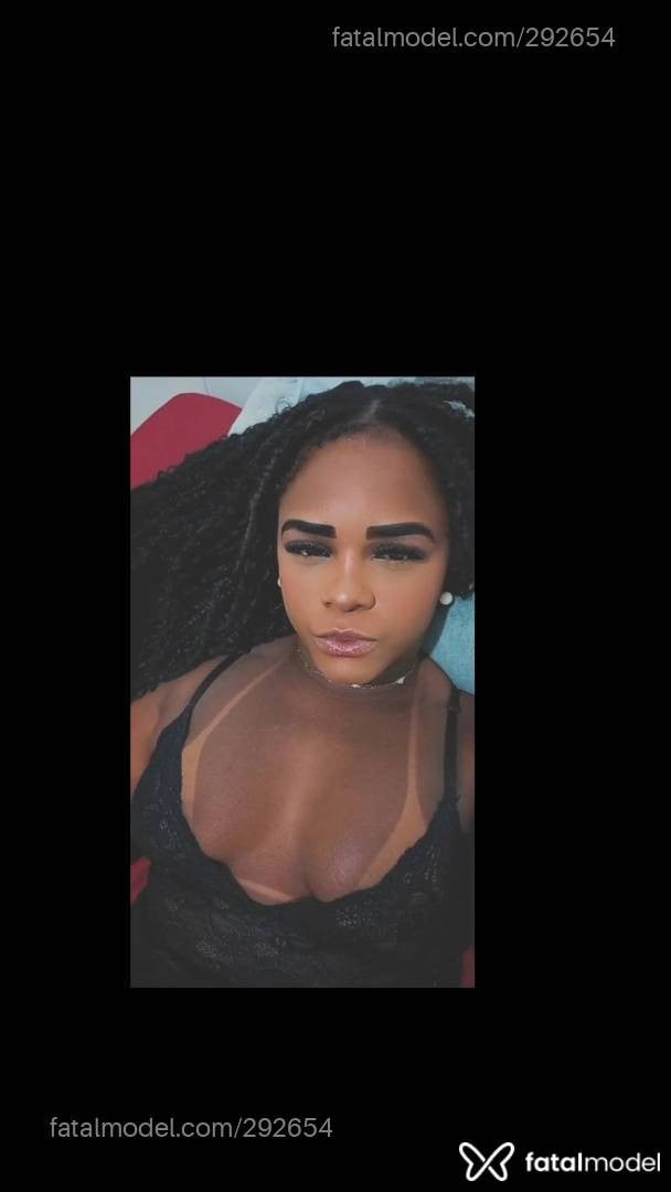 Acompanhante mulher com cabelo castanho de olhos pretos - Paola