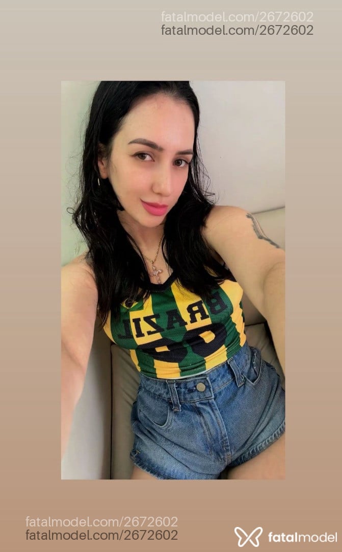 Acompanhante mulher com cabelo castanho de olhos mel em Virtual - Heloísa