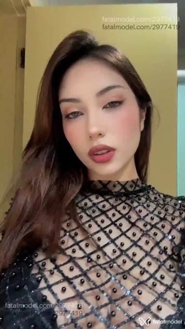 Acompanhante mulher com cabelo castanho de olhos mel - Isis Maldoni Acompanhante mulher com cabelo castanho de olhos mel - Isis Maldoni