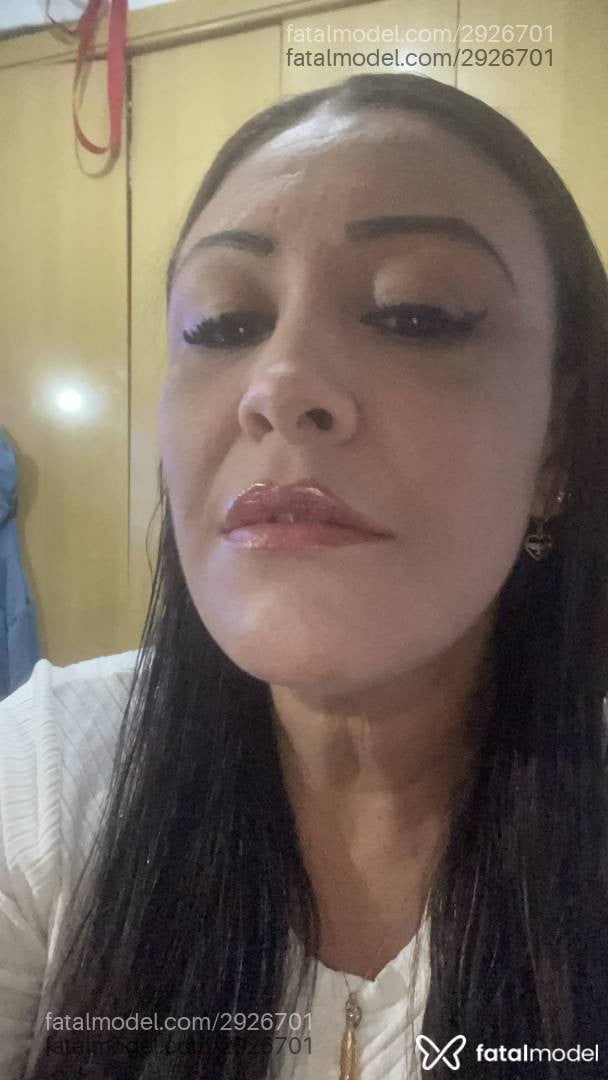 Acompanhante mulher com cabelo castanho de olhos castanhos - Alyne