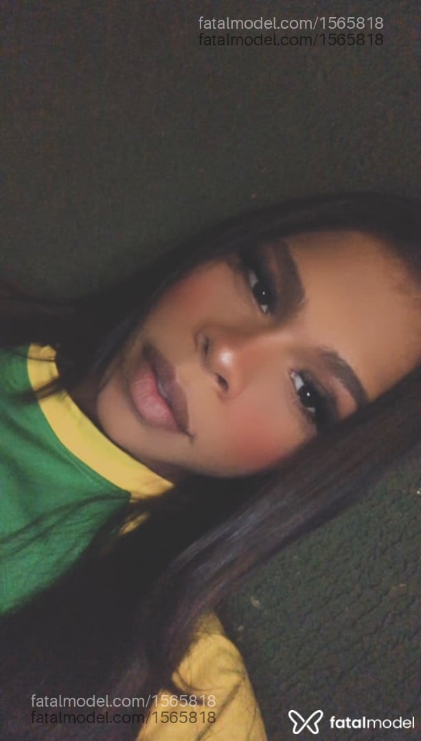 Acompanhante mulher trans com cabelo castanho de olhos castanhos em Uberlândia Acompanhante mulher trans com cabelo castanho de olhos castanhos em Uberlândia - Kayllaninfa