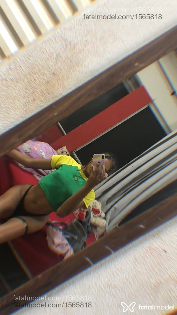 Acompanhante mulher trans com cabelo castanho de olhos castanhos em Uberlândia Acompanhante mulher trans com cabelo castanho de olhos castanhos em Uberlândia - Kayllaninfa