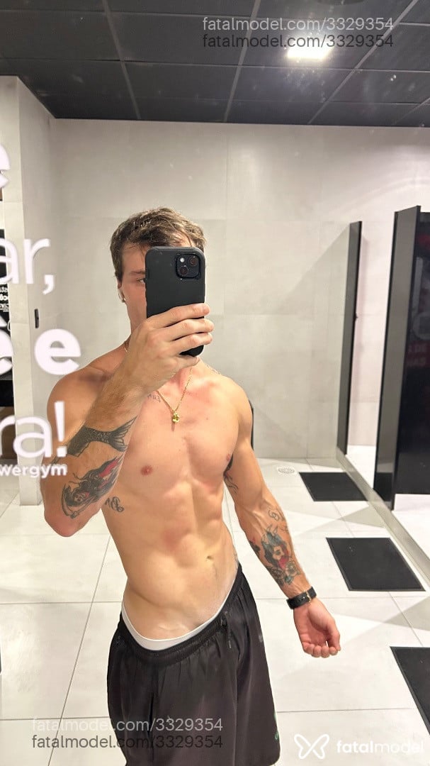 Acompanhante homem com cabelo castanho de olhos castanhos em Florianópolis - Erick