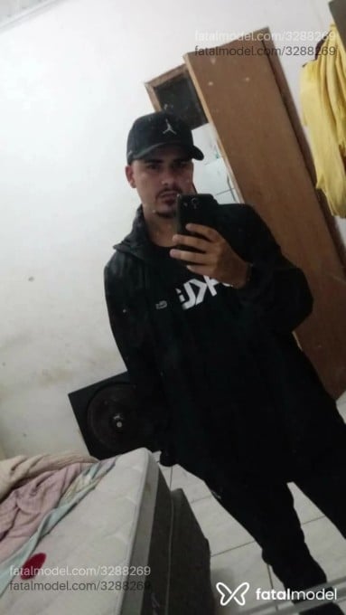 Acompanhante homem morena (o) de olhos pretos - Tâmega Acompanhante homem morena (o) de olhos pretos - Tâmega