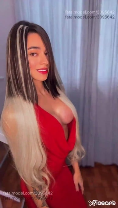 Acompanhante mulher trans com cabelo castanho de olhos castanhos - Hellem Rafaella Acompanhante mulher trans com cabelo castanho de olhos castanhos - Hellem Rafaella