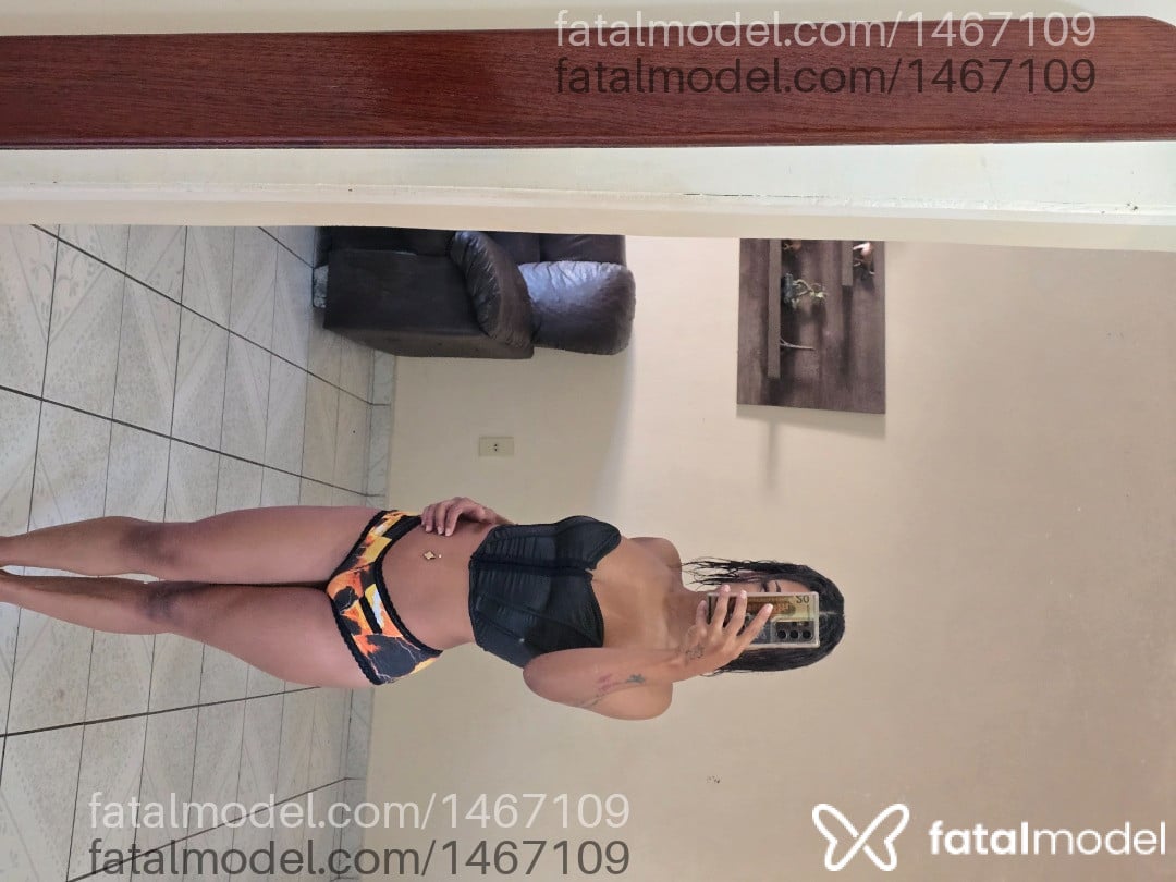 Acompanhante mulher com cabelo castanho de olhos castanhos em Macaé - Louise Queiroz
