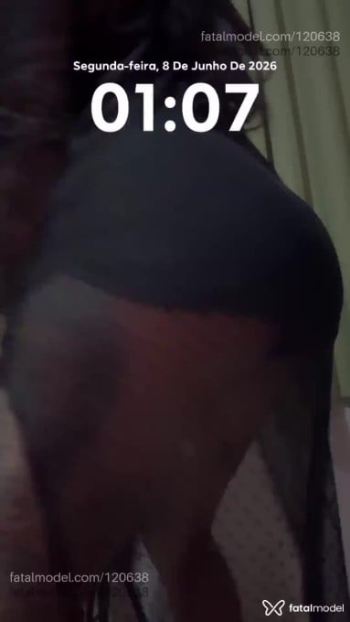 Acompanhante travesti com cabelo colorido de olhos mel - Nicolly Ferraz