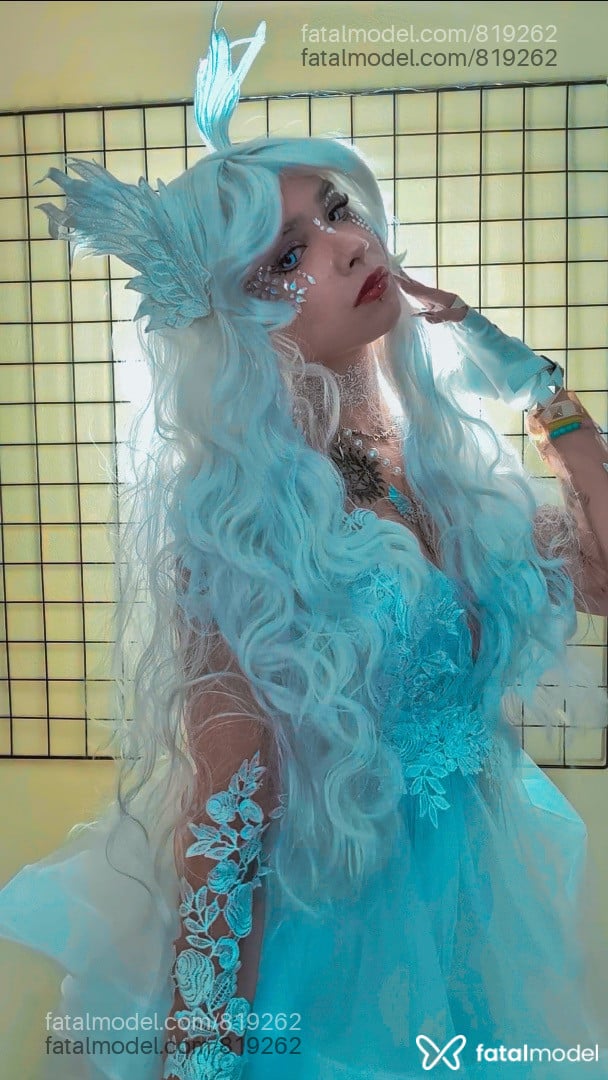 Acompanhante mulher com cabelo colorido de olhos mel em Curitiba - Eeveeboony