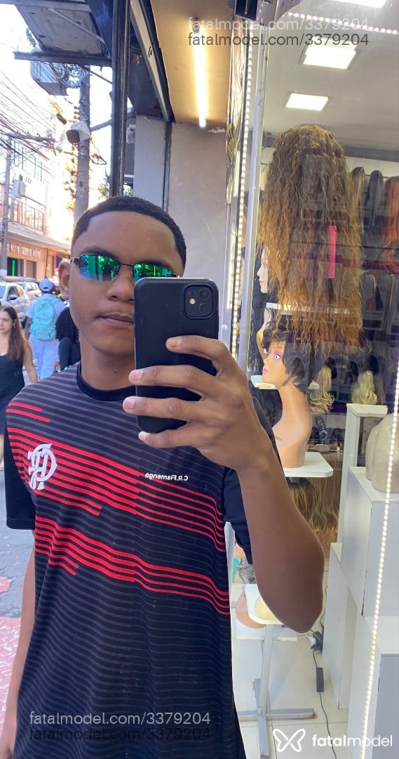 Acompanhante homem com cabelo castanho de olhos pretos em Virtual - Lz Santos