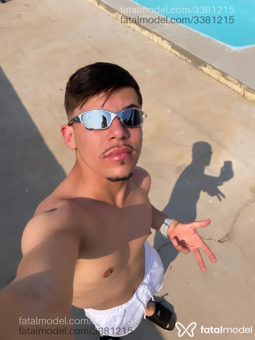 Acompanhante homem com cabelo castanho de olhos mel em Novo Horizonte - Adilson