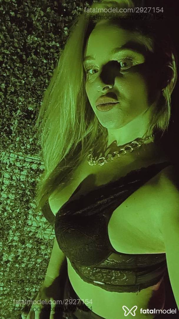 Acompanhante mulher loira (o) de olhos verdes - Malu Hein