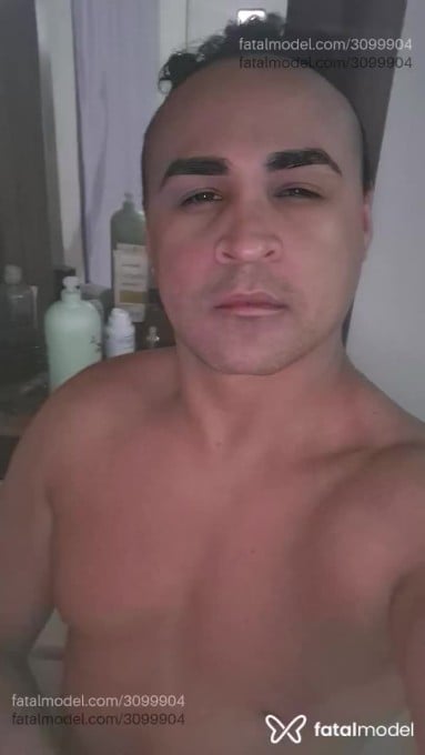 Acompanhante homem com cabelo castanho de olhos pretos em Colatina Acompanhante homem com cabelo castanho de olhos pretos em Colatina - Delei