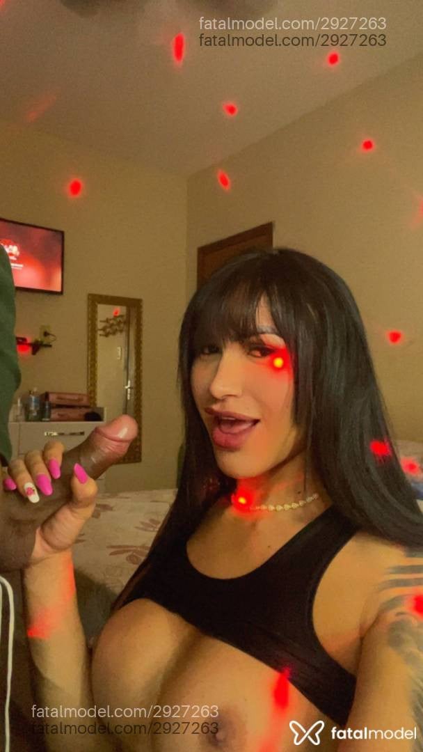 Acompanhante mulher trans morena (o) de olhos pretos - Sheylakelytoptrans