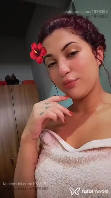 Acompanhante mulher morena (o) de olhos pretos - Clara Acompanhante mulher morena (o) de olhos pretos - Clara