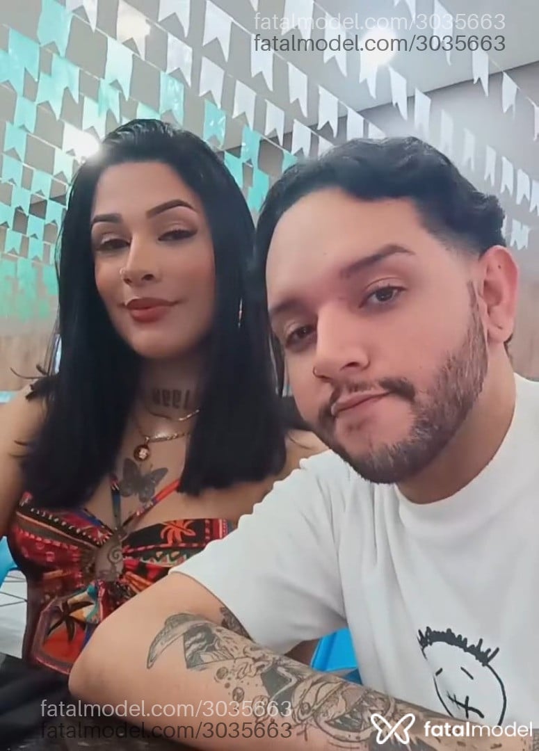 Acompanhante mulher trans morena (o) de olhos pretos em Virtual - Laura