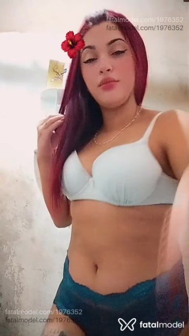 Acompanhante mulher morena (o) de olhos pretos - Clara Acompanhante mulher morena (o) de olhos pretos - Clara