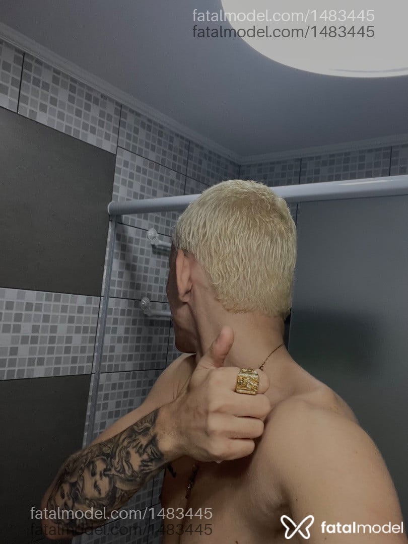 Acompanhante homem loira (o) de olhos castanhos em Virtual - Astro