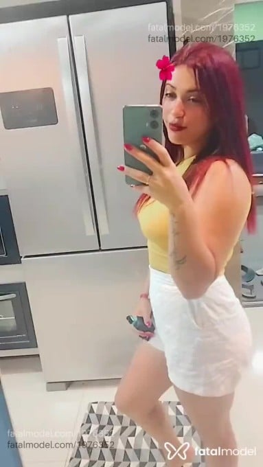 Acompanhante mulher morena (o) de olhos pretos - Clara Acompanhante mulher morena (o) de olhos pretos - Clara