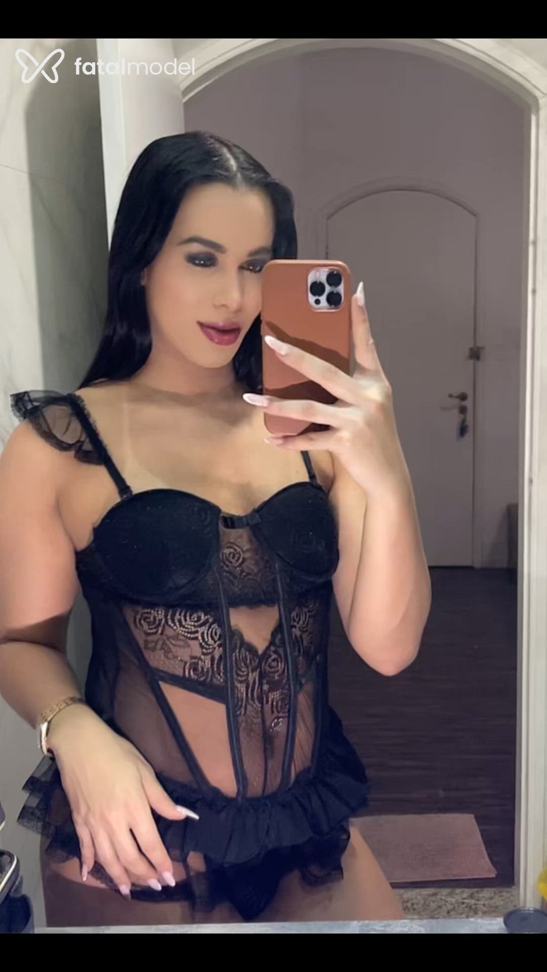 Acompanhante mulher trans morena (o) de olhos verdes - Isadora Alve