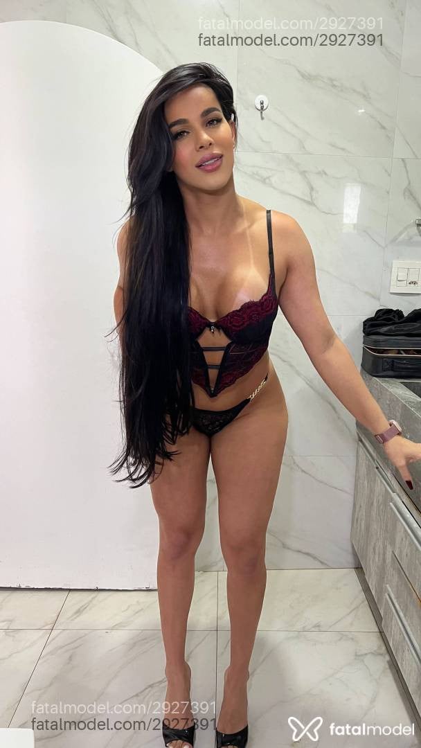 Acompanhante mulher trans morena (o) de olhos verdes - Isadora Alve