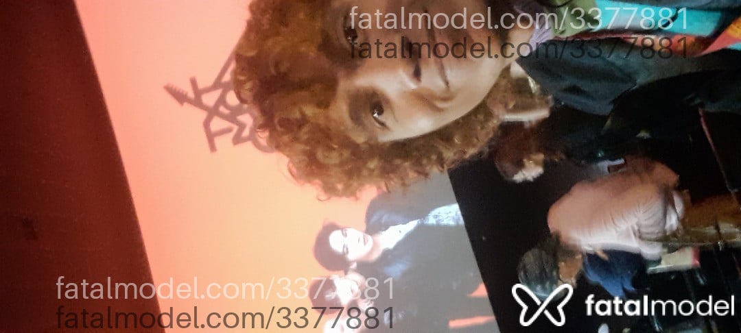 Acompanhante não-binário com cabelo colorido de olhos castanhos em Porto Alegre - Lim Boi