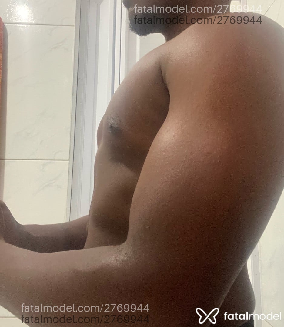 Acompanhante homem morena (o) de olhos pretos em Florianópolis Acompanhante homem morena (o) de olhos pretos em Florianópolis - Morenoo