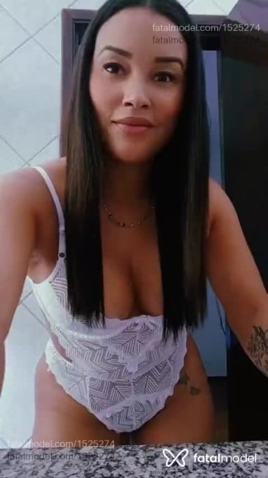 Acompanhante mulher com cabelo castanho de olhos castanhos em Três Lagoas Acompanhante mulher com cabelo castanho de olhos castanhos em Três Lagoas - Maya
