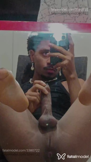 Acompanhante homem com cabelo castanho de olhos castanhos em Brasília - Levítico