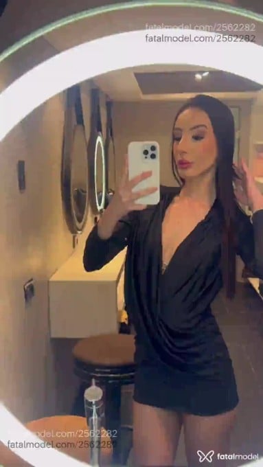 Acompanhante mulher com cabelo castanho de olhos castanhos em São Paulo Acompanhante mulher com cabelo castanho de olhos castanhos em São Paulo - Valentina Cartier