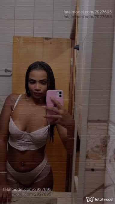 Acompanhante mulher com cabelo castanho de olhos castanhos em Marília - Lara