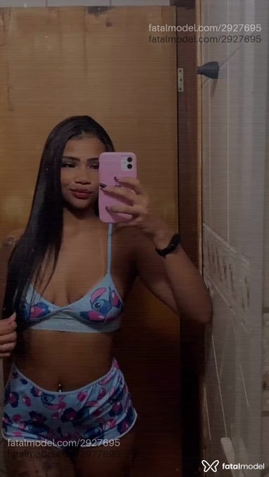 Acompanhante mulher com cabelo castanho de olhos castanhos em Marília - Lara