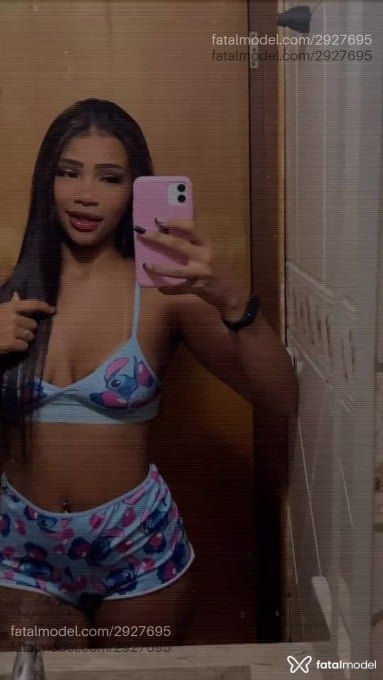 Acompanhante mulher com cabelo castanho de olhos castanhos em Marília - Lara