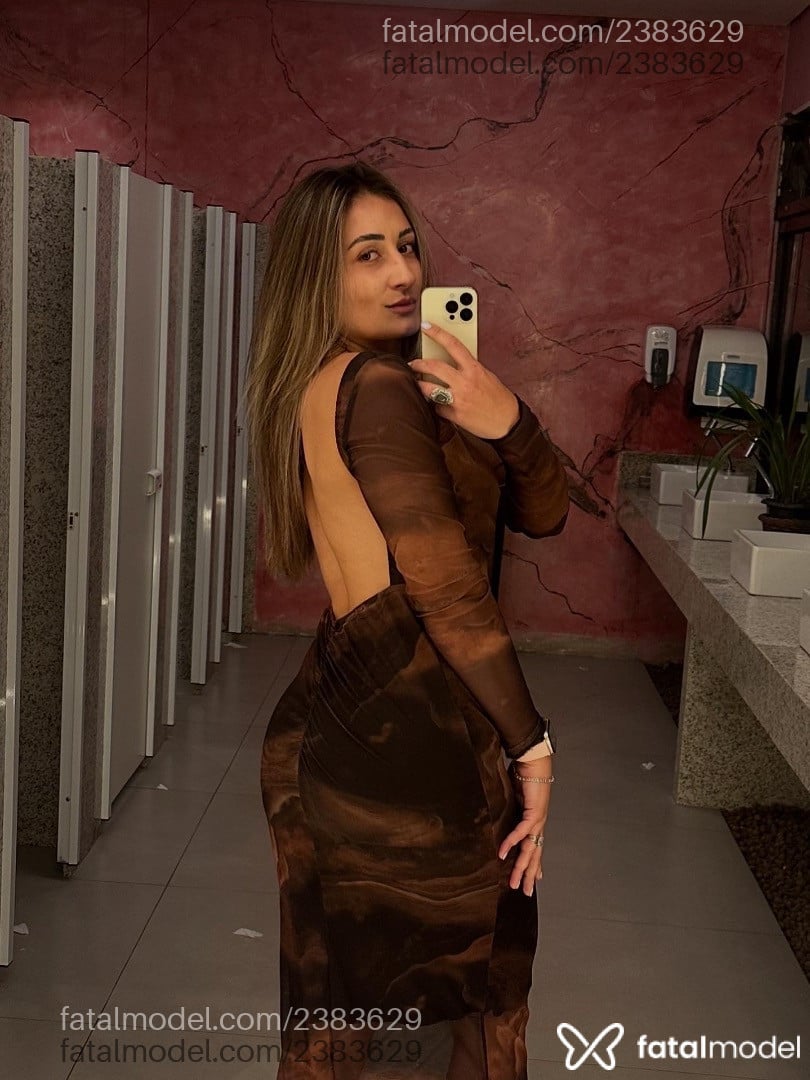 Acompanhante mulher loira (o) de olhos castanhos - Karol Gerent