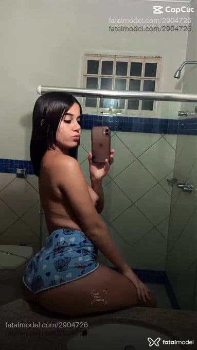 Acompanhante mulher trans com cabelo castanho de olhos castanhos - Larissa