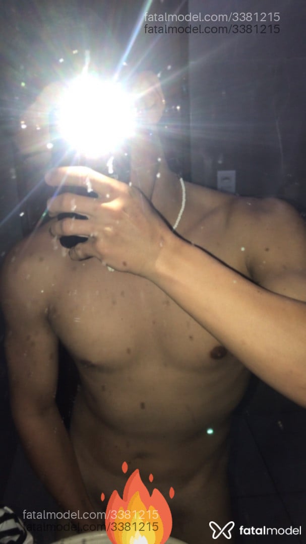 Acompanhante homem com cabelo castanho de olhos mel - Adilson